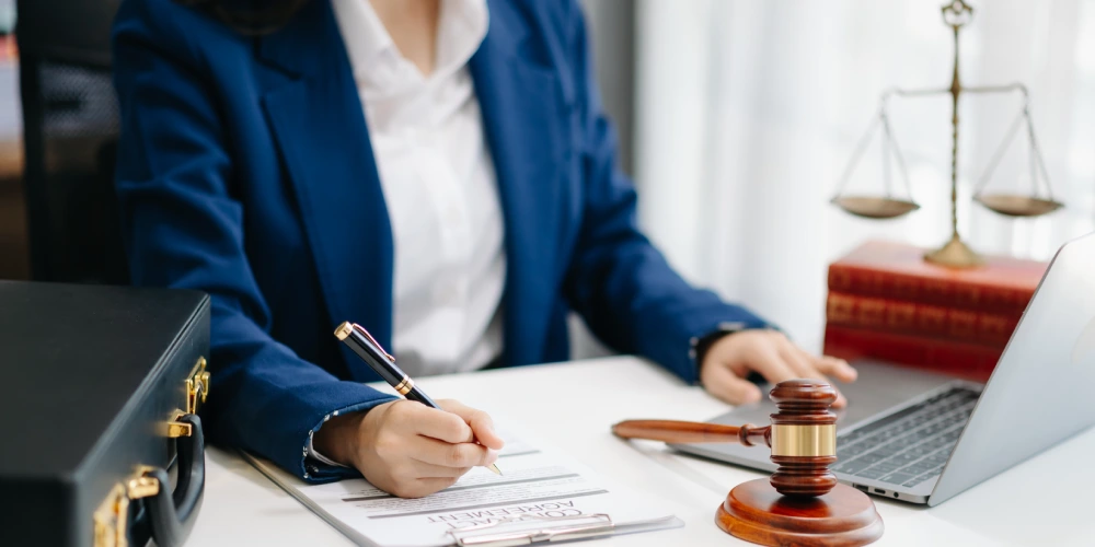 התייעצות עם עורך דין מסחרי